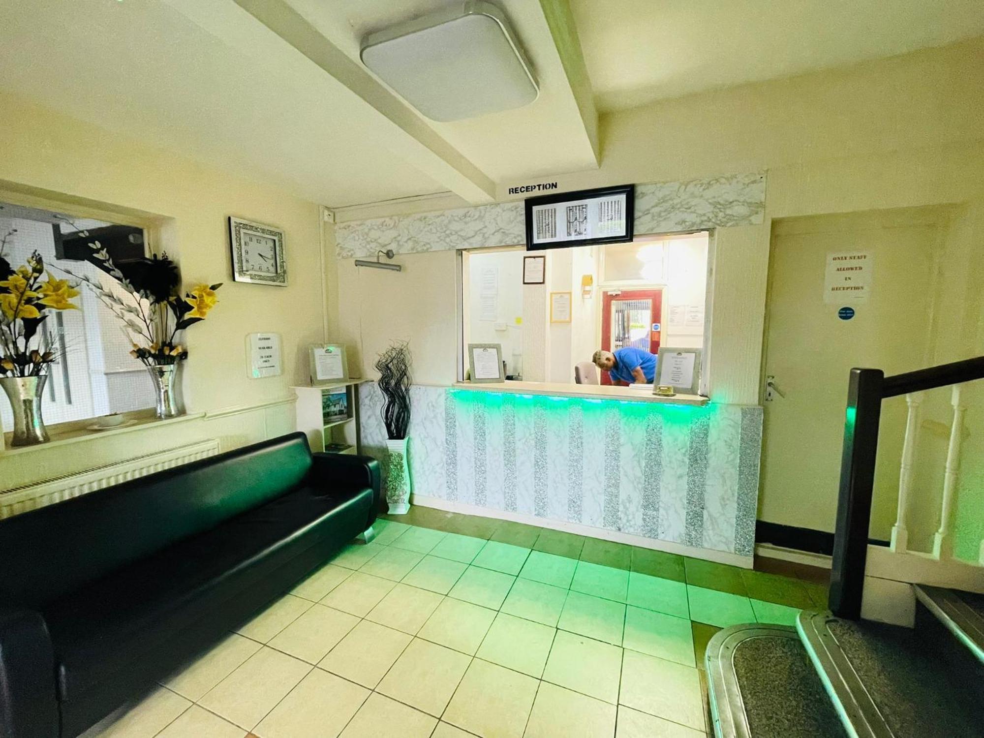 Star Hotel, South לייסטר מראה חיצוני תמונה