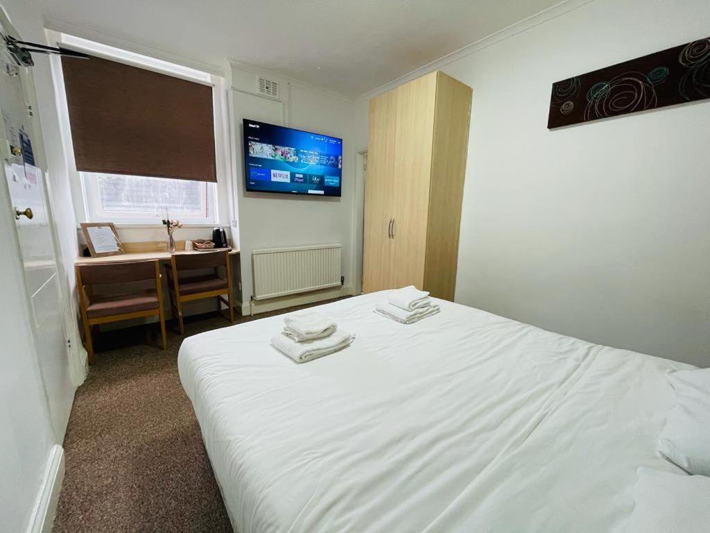 Star Hotel, South לייסטר מראה חיצוני תמונה