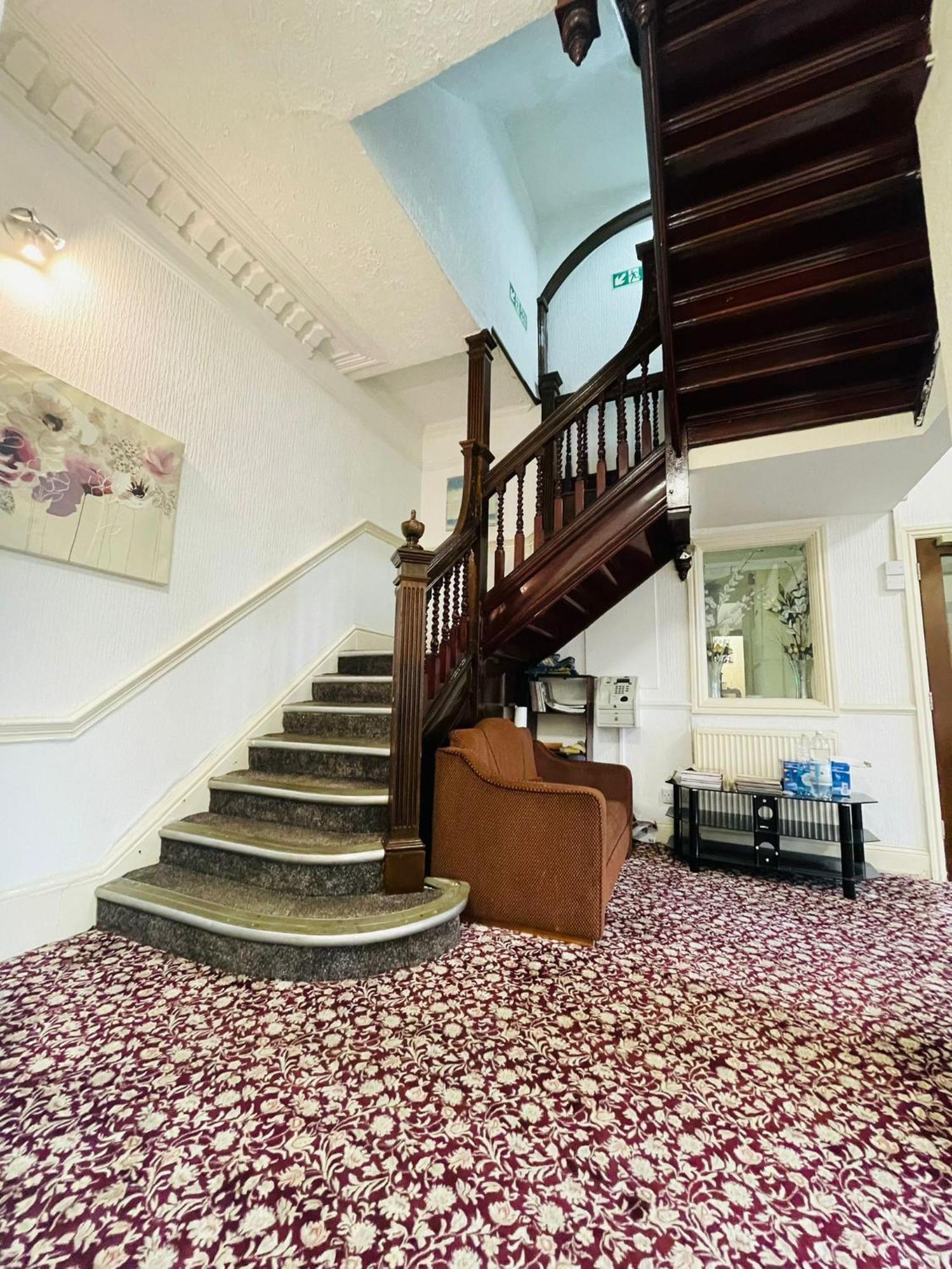 Star Hotel, South לייסטר מראה חיצוני תמונה