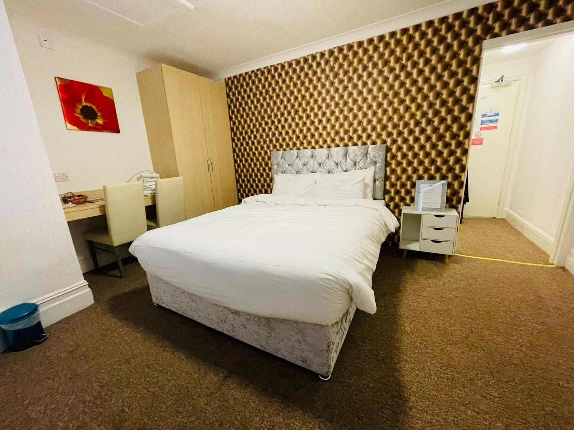 Star Hotel, South לייסטר מראה חיצוני תמונה